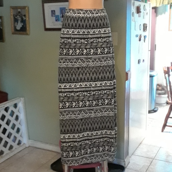American Eagle Outfitters Dresses & Skirts - American Eagle Outfitters tribal print skirt